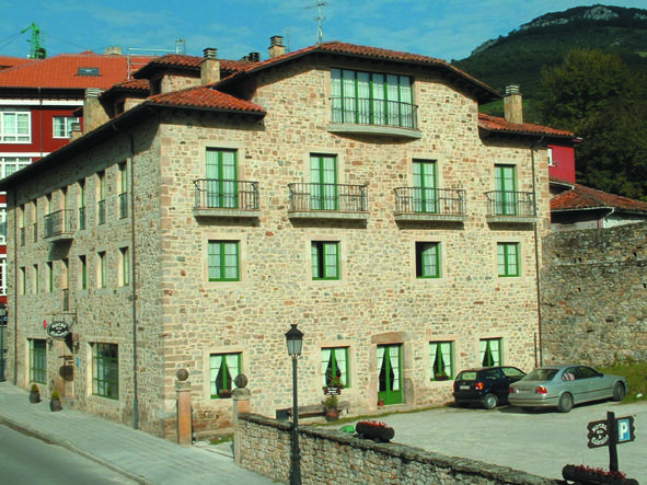 Hotel Villa De Cabrales Arenas De Cabrales Luaran gambar